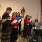 der Chor unter der Leitung von Ulrike Röhrig singt die Lieder aus Slowenien