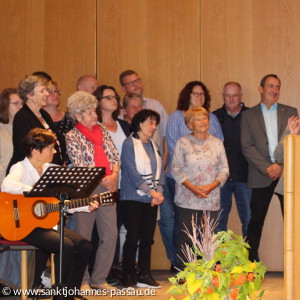 die Vikariatsgemeinde singen ein Ständchen